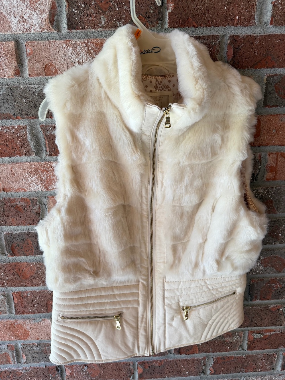 GUESS Cream Faux Fur Zip-Front Vest with Quilted Hem